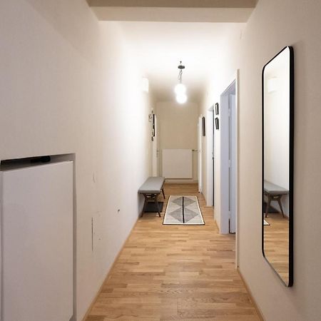 וינה Chic 1-Bed Apt By Canal Walk To Historic Centre מראה חיצוני תמונה