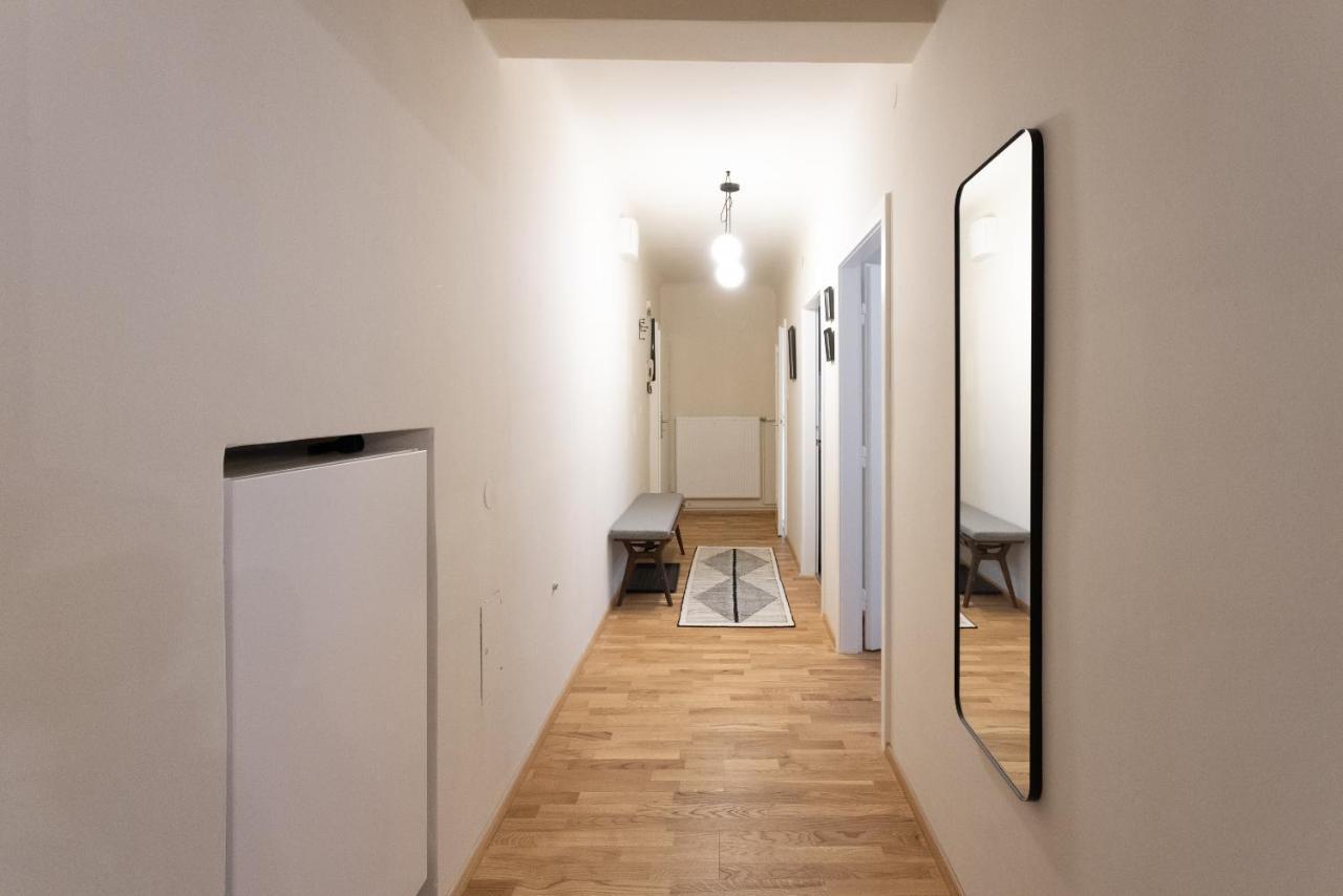 וינה Chic 1-Bed Apt By Canal Walk To Historic Centre מראה חיצוני תמונה