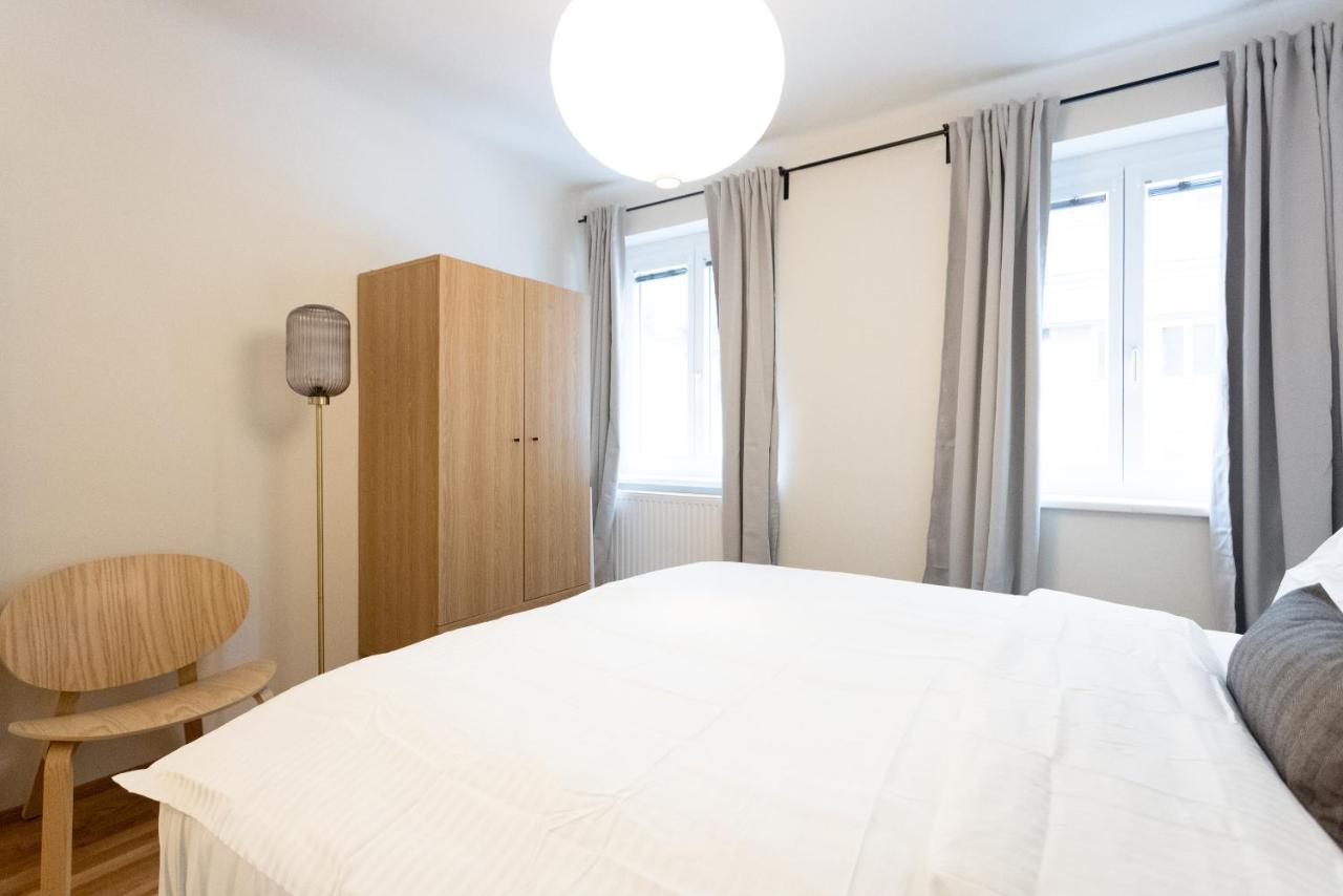 וינה Chic 1-Bed Apt By Canal Walk To Historic Centre מראה חיצוני תמונה