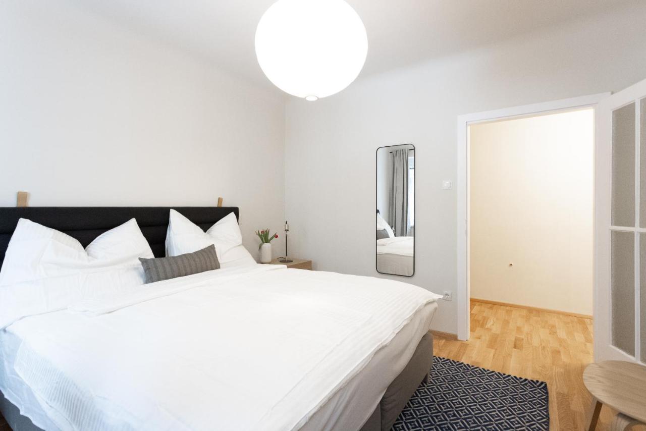 וינה Chic 1-Bed Apt By Canal Walk To Historic Centre מראה חיצוני תמונה