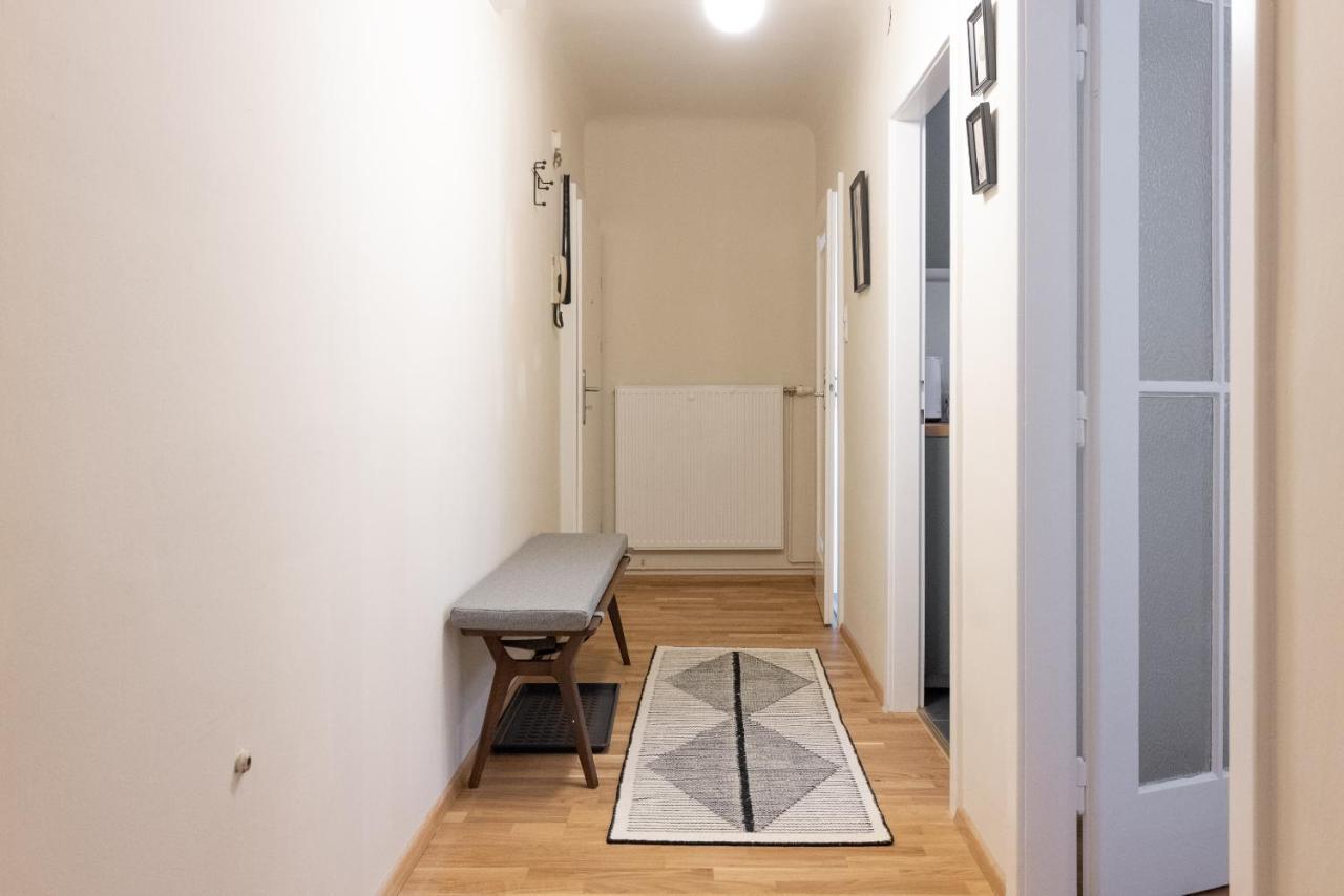 וינה Chic 1-Bed Apt By Canal Walk To Historic Centre מראה חיצוני תמונה