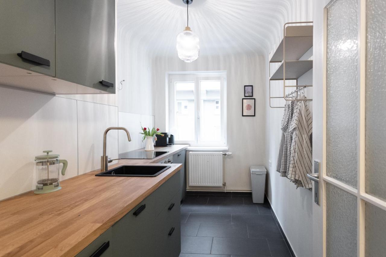 וינה Chic 1-Bed Apt By Canal Walk To Historic Centre מראה חיצוני תמונה