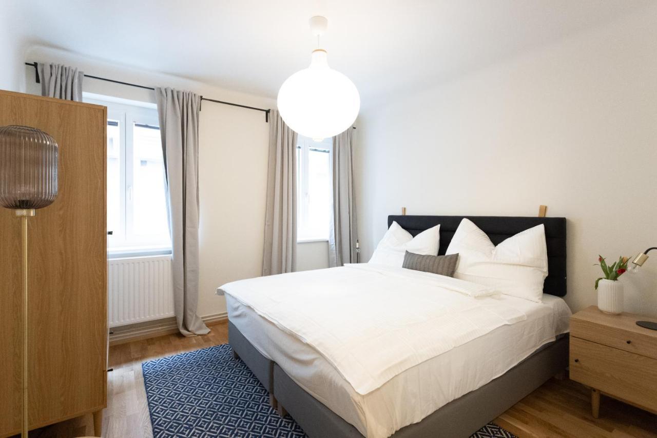 וינה Chic 1-Bed Apt By Canal Walk To Historic Centre מראה חיצוני תמונה